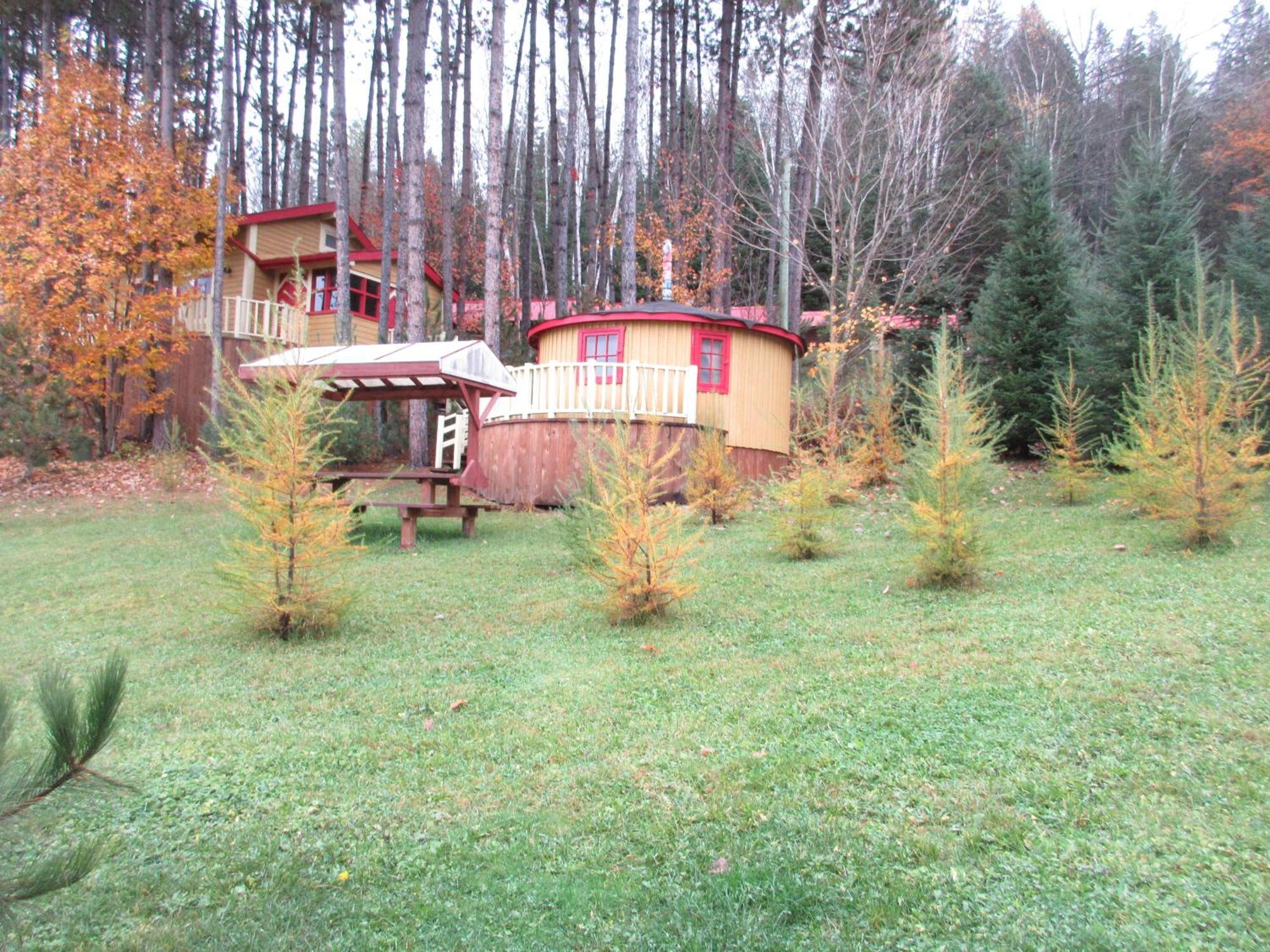 La Maison Sous Les Arbres Saint Roch de Mekinac Exterior photo