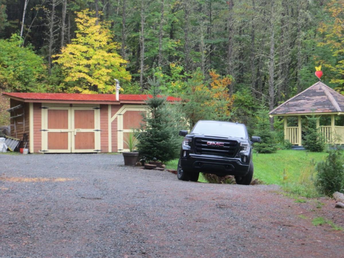 La Maison Sous Les Arbres Saint Roch de Mekinac Exterior photo